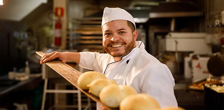 Pour illustrer le secteur artisan-commerçant, Altonéo utilise une photo d'un boulanger avec du pain.