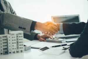 C’est l’histoire d’un bailleur qui veut vendre tout ce qu’il a…