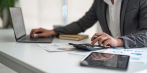 C’est l’histoire d’une société qui aurait dû tourner la page du « papier » et passer au numérique…