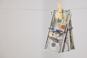 Lutte contre le blanchiment : de nouveaux professionnels concernés
